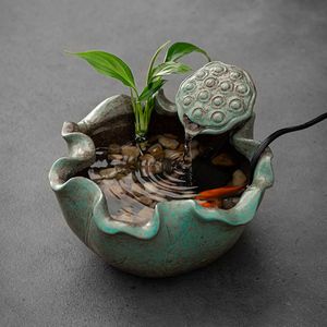 茶葉放魚缸里養(yǎng)黃水：茶葉放入魚缸中可以對魚的生長和水質(zhì)產(chǎn)生一定的影響