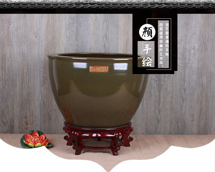 茶葉放魚缸里養(yǎng)黃水：茶葉放入魚缸中可以對魚的生長和水質(zhì)產(chǎn)生一定的影響