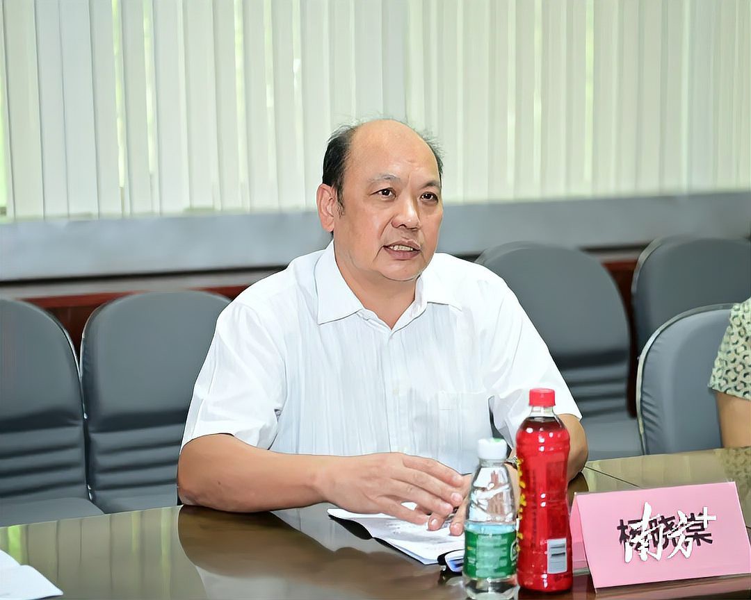 東莞南城蘇東，東莞南城蘇東任東莞市黃江鎮(zhèn)黨委書記主持鎮(zhèn)黨委書記