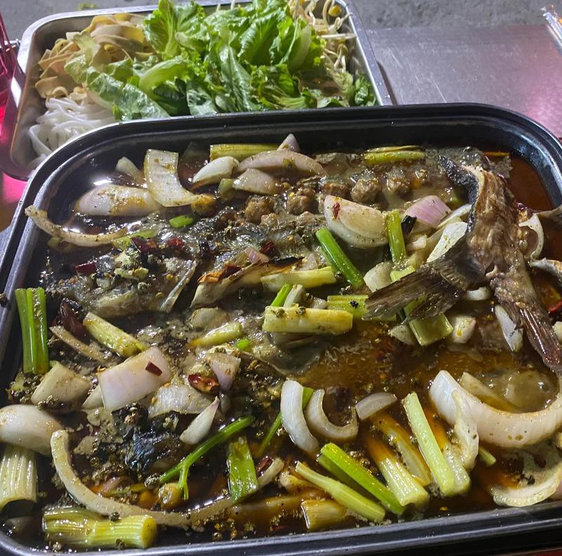 召陵龍魚店：召陵區烤魚市場競爭中一家以88元套餐為主打的烤魚店