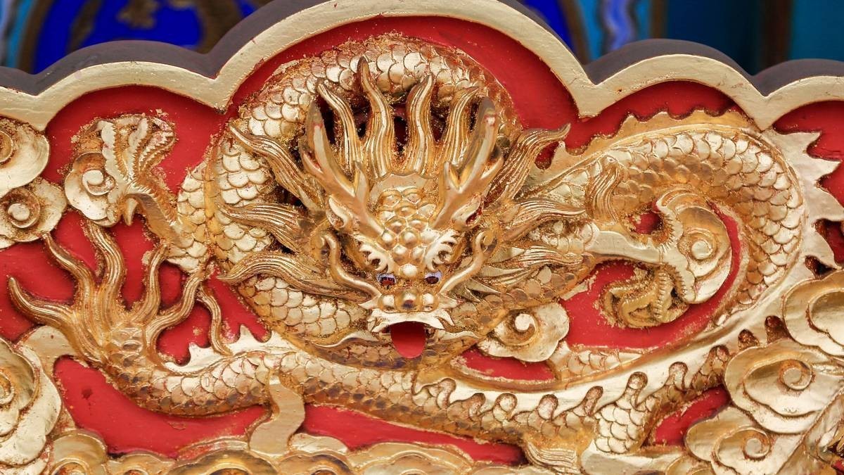 1976屬龍最佳發財方向：1976年屬龍2025年財運最佳方位與發財方向