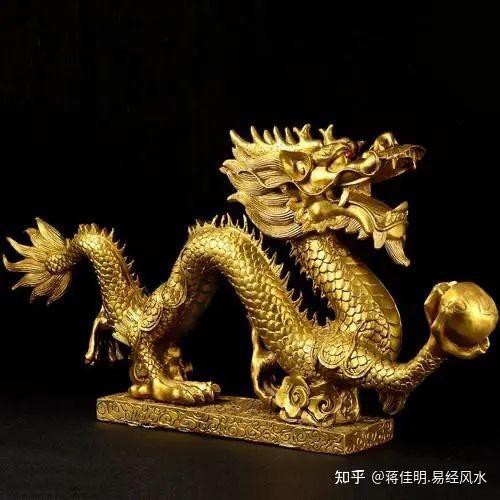 書桌龍擺件龍頭朝向最好的位置：書桌龍擺件最佳朝向與風水布局詳解