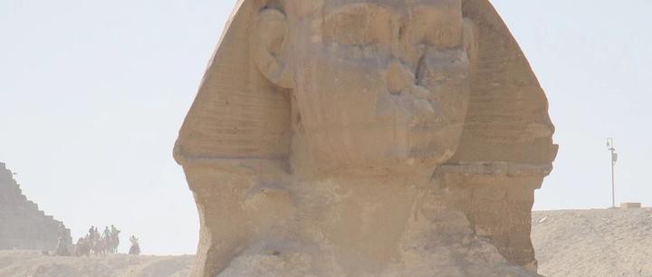 人工埃及和天然埃及哪個(gè)更值得買：人工修復(fù)的埃及與天然文物