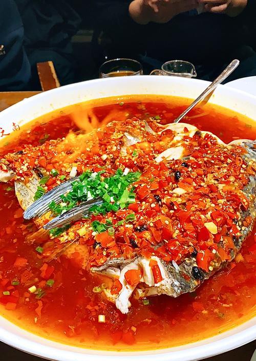 上供魚頭朝向正確圖：上供時魚頭朝向的禮儀規范