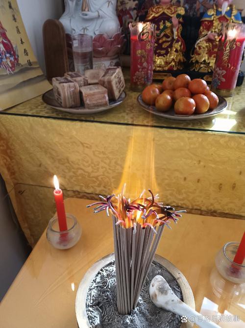 上供魚頭朝向正確圖：上供時魚頭朝向的禮儀規范