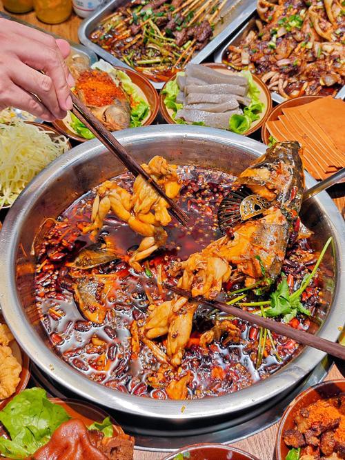 上供魚頭朝向正確圖：上供時魚頭朝向的禮儀規范