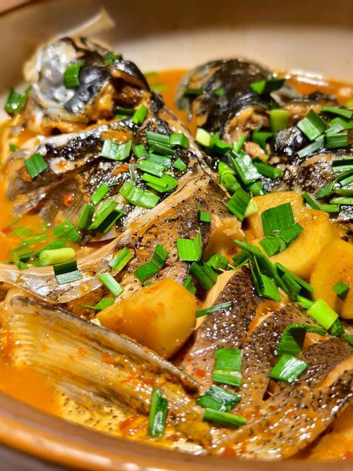 上供魚頭朝向正確圖：上供時魚頭朝向的禮儀規范