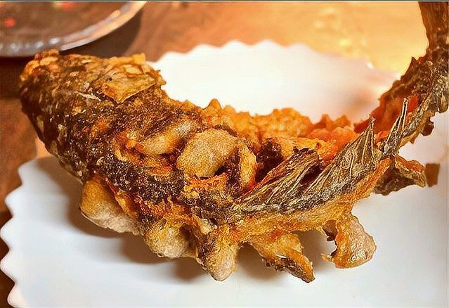上供時雞頭魚頭朝哪：\