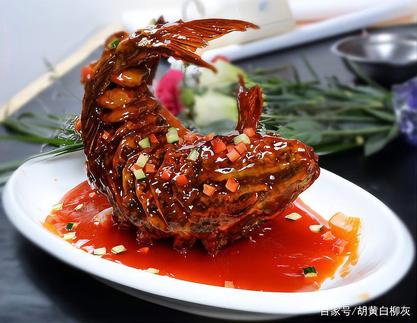 上供時雞頭魚頭朝哪：\