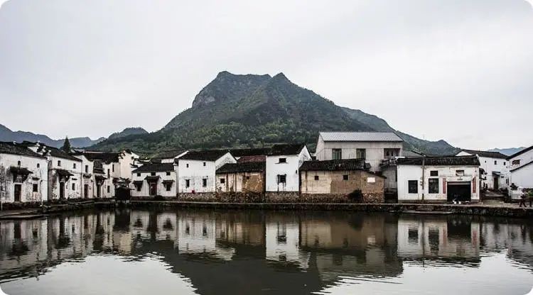 有哪些現(xiàn)代風(fēng)水口訣？：現(xiàn)代風(fēng)水口訣融合了傳統(tǒng)智慧與現(xiàn)代生活場景