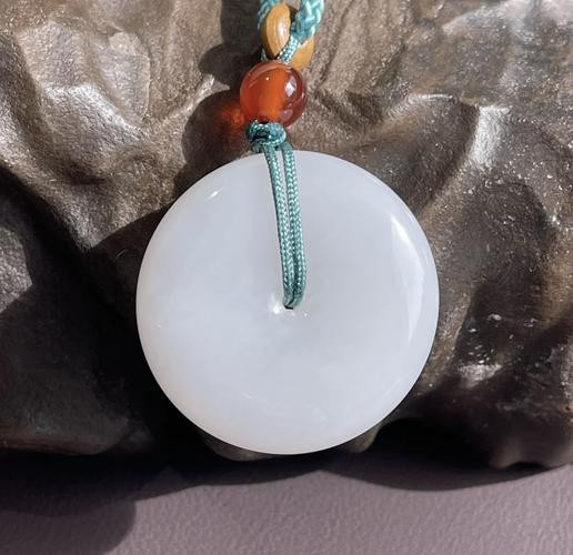 8000萬羊脂玉圖片【8000萬級(jí)羊脂玉的收藏價(jià)值與鑒別】