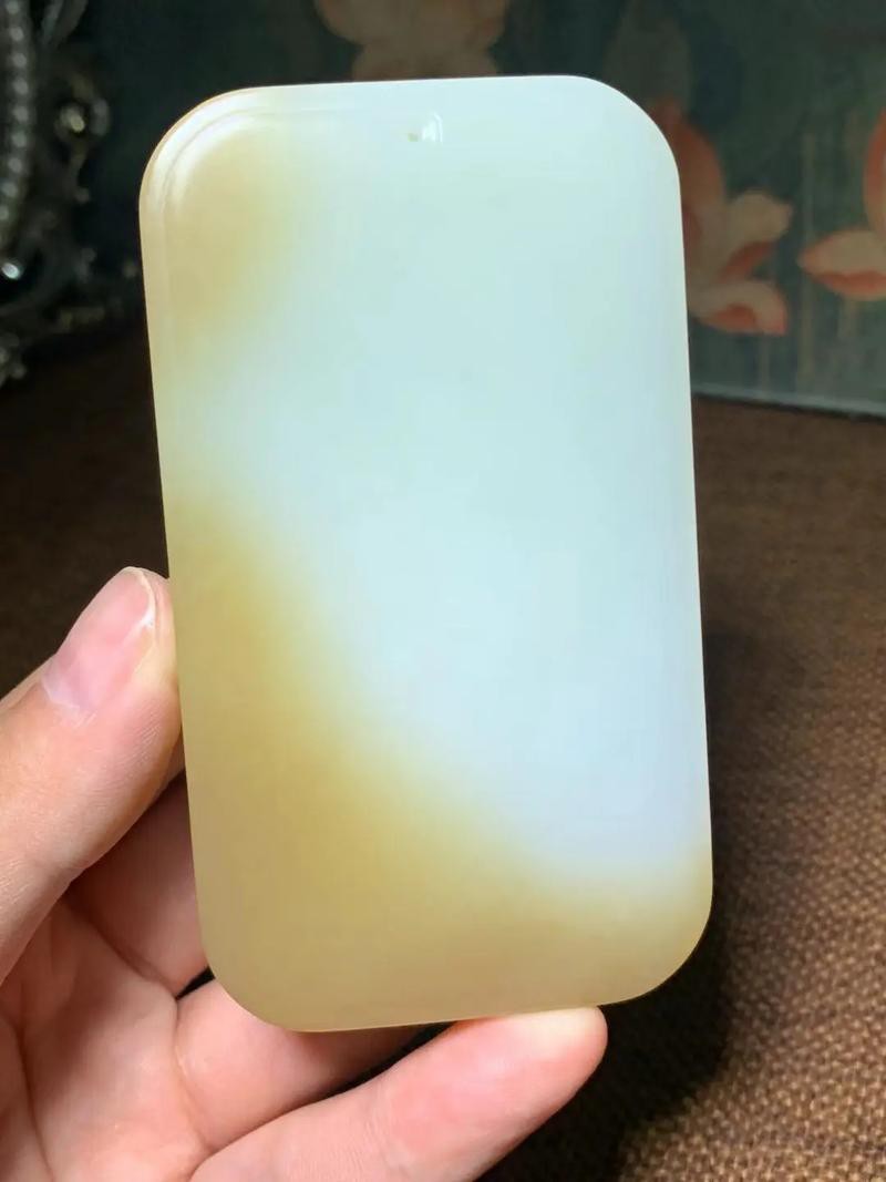 8000萬羊脂玉圖片【8000萬級(jí)羊脂玉的收藏價(jià)值與鑒別】