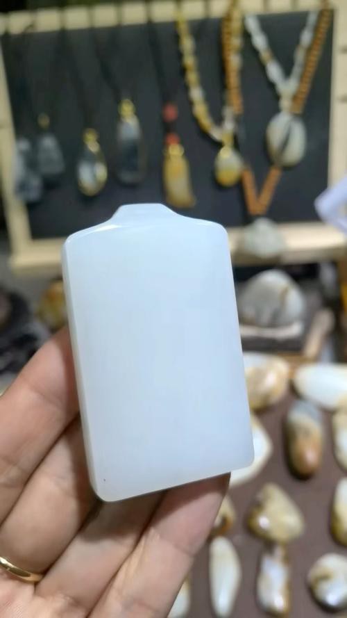 8000萬羊脂玉圖片【8000萬級(jí)羊脂玉的收藏價(jià)值與鑒別】