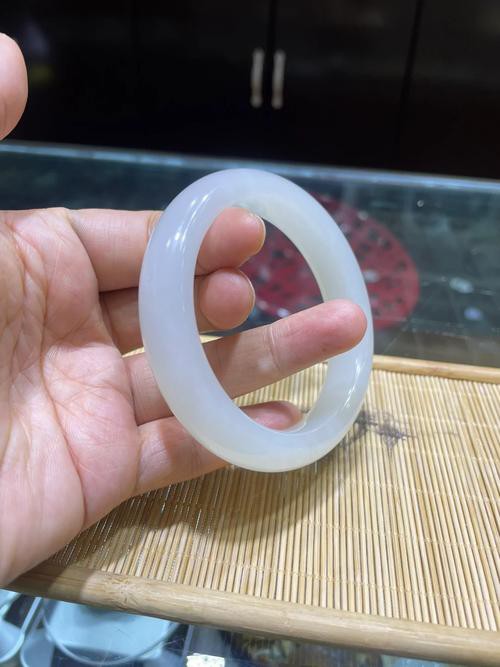 8000萬羊脂玉圖片【8000萬級(jí)羊脂玉的收藏價(jià)值與鑒別】