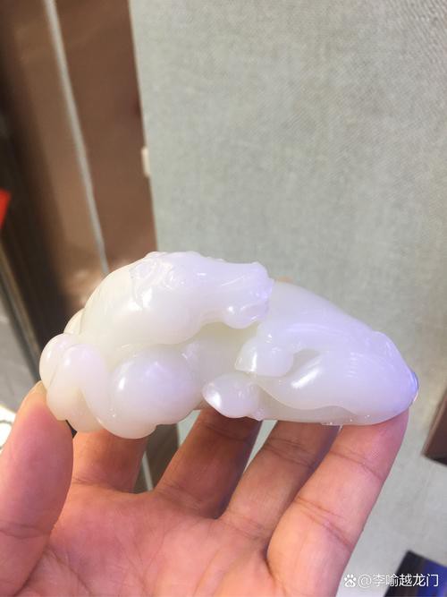 8000萬羊脂玉圖片【8000萬級(jí)羊脂玉的收藏價(jià)值與鑒別】