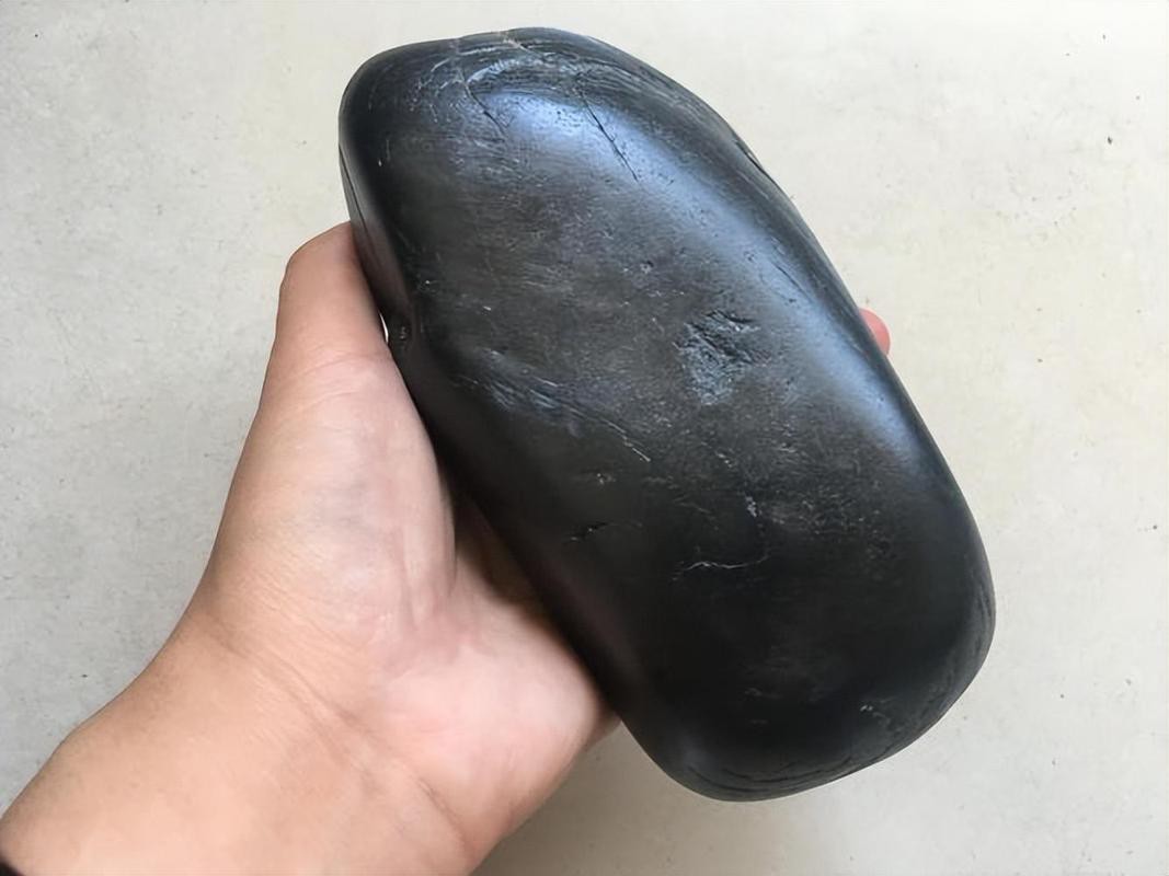 1500萬一克的墨玉圖片，1500萬一克的墨玉是真的嗎？