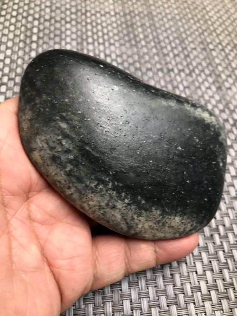 1500萬一克的墨玉圖片，1500萬一克的墨玉是真的嗎？