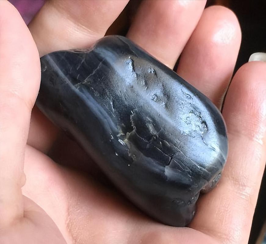 1500萬一克的墨玉圖片，1500萬一克的墨玉是真的嗎？