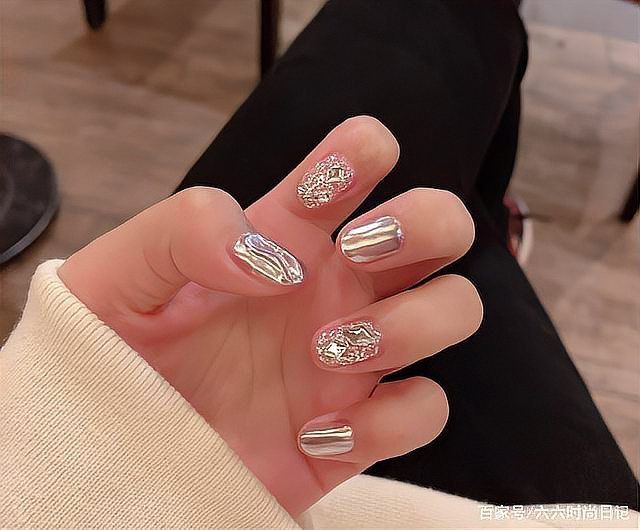 滿鉆是什么意思【“滿鉆”是工藝領(lǐng)域的術(shù)語常見于十字繡、鉆石畫等裝飾藝術(shù)】