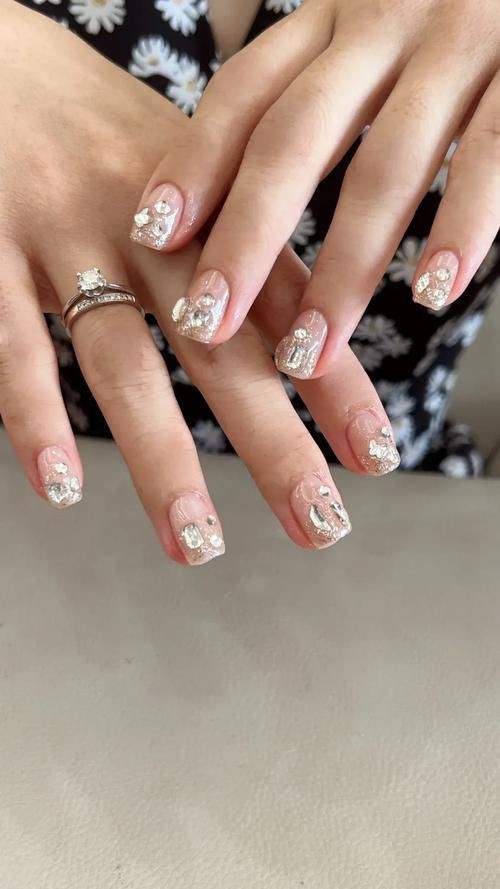 滿鉆短甲圖片，滿鉆短甲圖片展現了多種風格