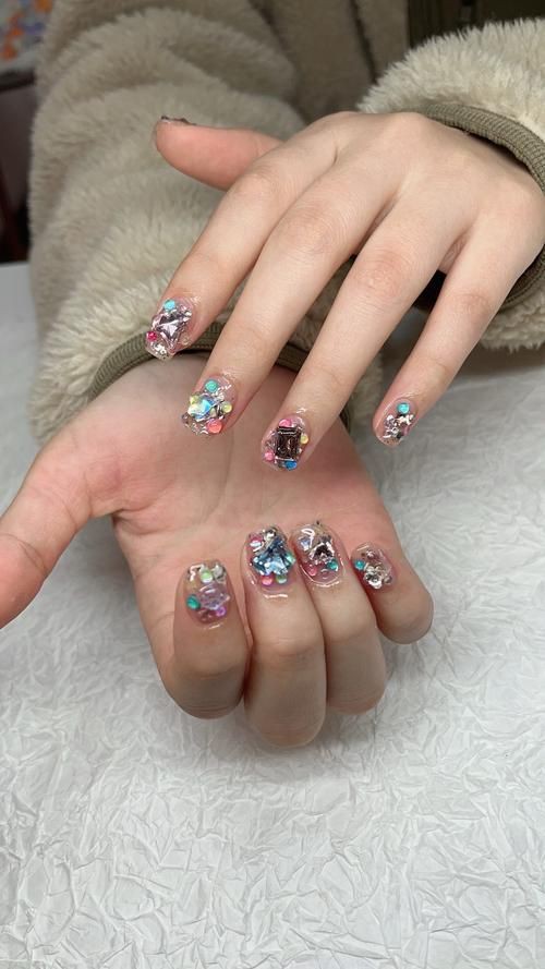 滿鉆短甲圖片，滿鉆短甲圖片展現了多種風格