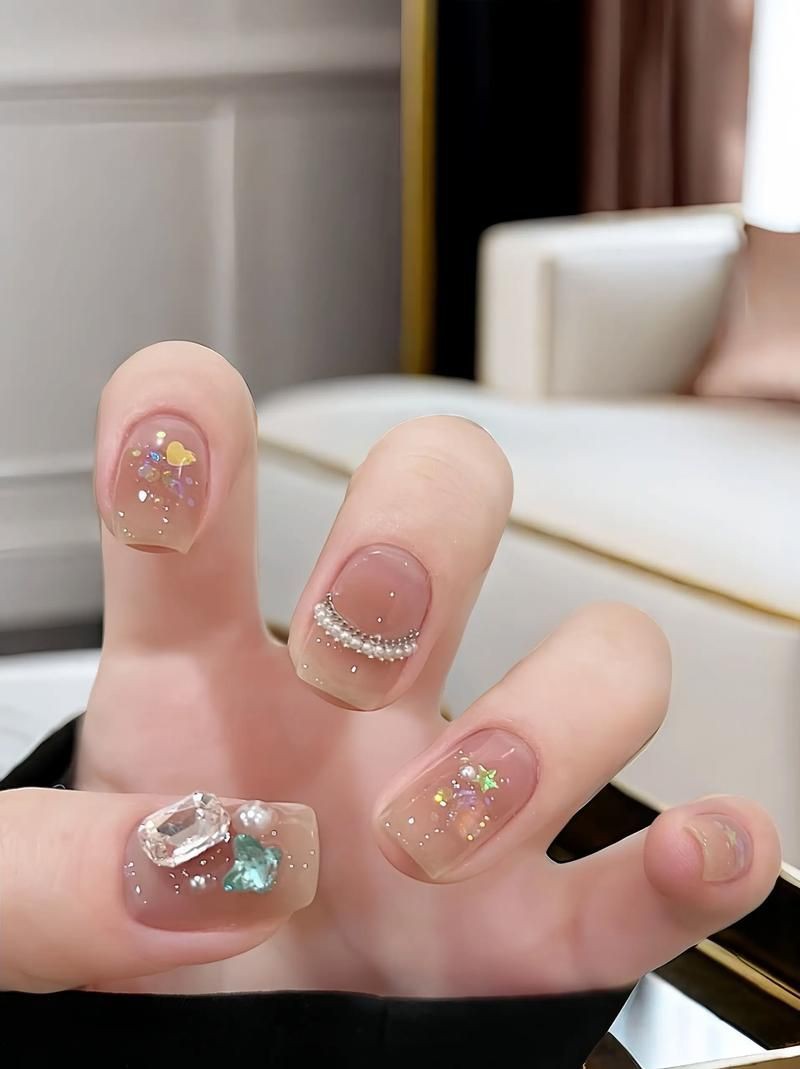 滿鉆短甲圖片，滿鉆短甲圖片展現了多種風格