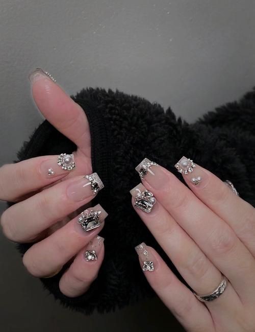 滿鉆短甲圖片，滿鉆短甲圖片展現了多種風格