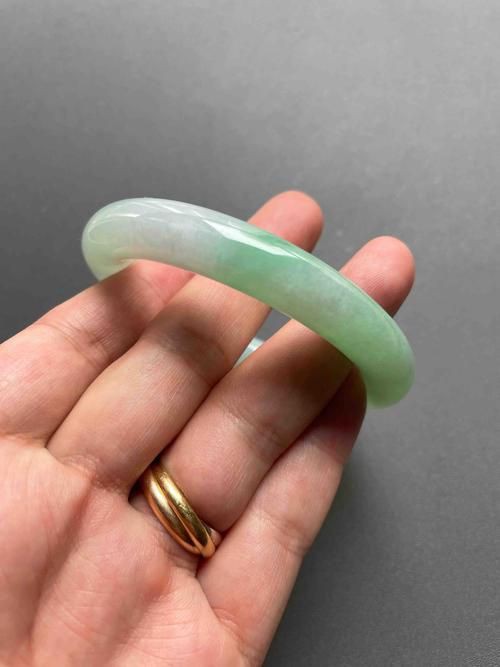 糯冰種翡翠手鐲圖片欣賞，糯冰種翡翠手鐲
