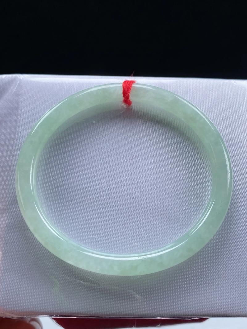糯冰種翡翠手鐲圖片欣賞，糯冰種翡翠手鐲