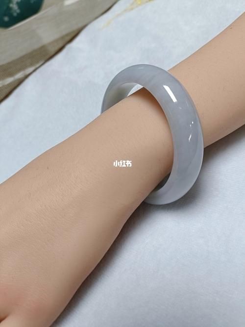 糯冰種翡翠手鐲圖片欣賞，糯冰種翡翠手鐲