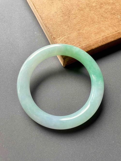 糯冰種翡翠手鐲圖片欣賞，糯冰種翡翠手鐲