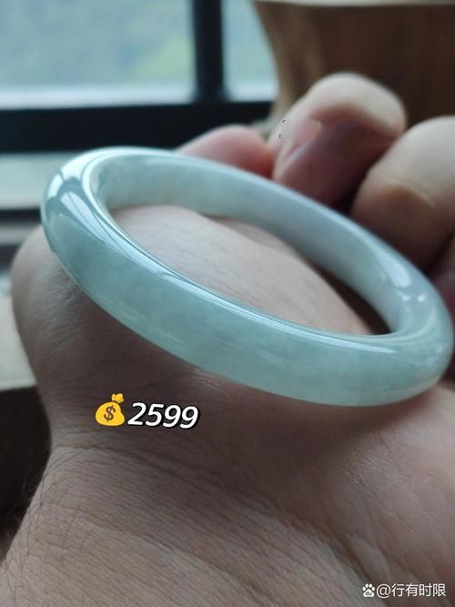 糯冰種翡翠手鐲圖片欣賞，糯冰種翡翠手鐲