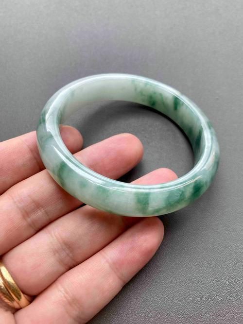 糯冰種翡翠手鐲圖片欣賞，糯冰種翡翠手鐲