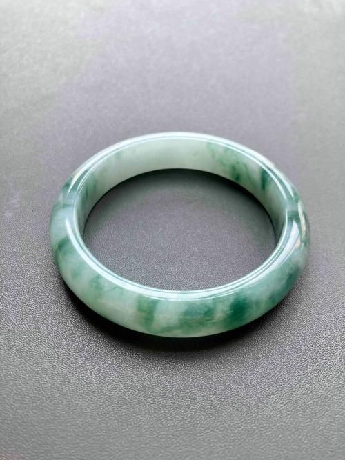 糯冰種翡翠手鐲圖片欣賞，糯冰種翡翠手鐲