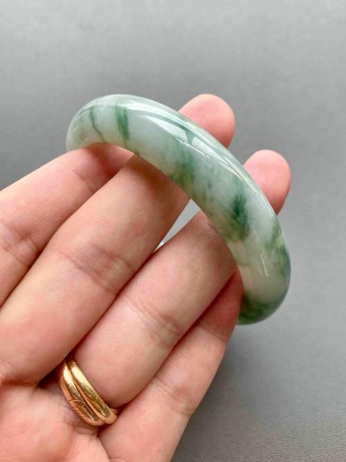 糯冰種翡翠手鐲圖片欣賞，糯冰種翡翠手鐲