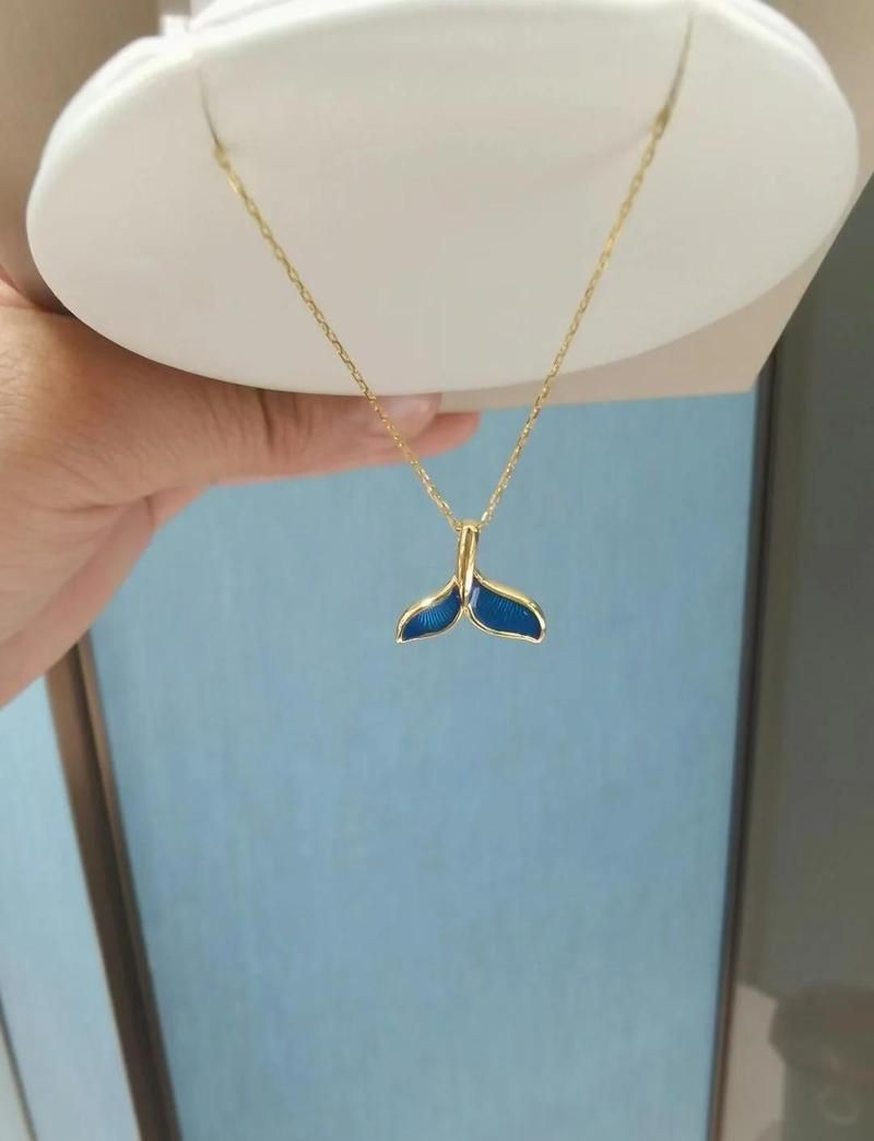 鯨魚在愛情里的寓意，《鯨魚在繁殖季的激烈爭奪中展現(xiàn)愛情的激烈爭奪中的寓意》