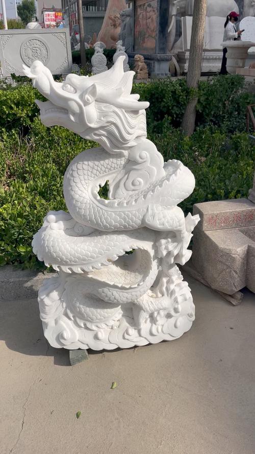 再給我一些生肖龍擺件的圖片，未獲取到與“生肖龍擺件”相關的具體圖片您可以嘗試