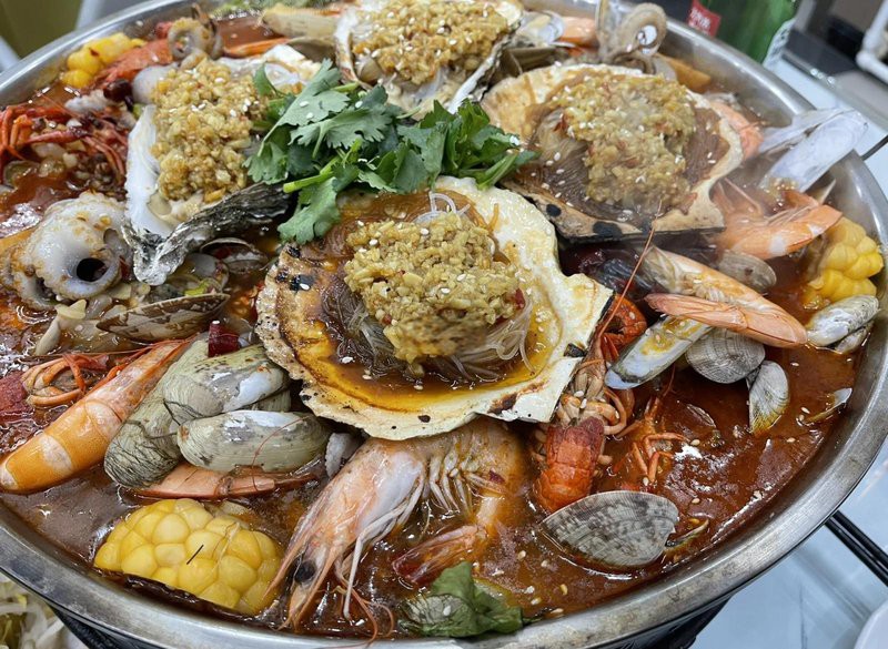 府谷龍魚店，九洲風味村(府谷縣木火鐵鍋燉魚館