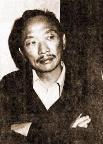 古龍有哪些罕見的老照片？，古龍珍藏老照片集:48歲英年早逝下葬時48瓶xo陪葬