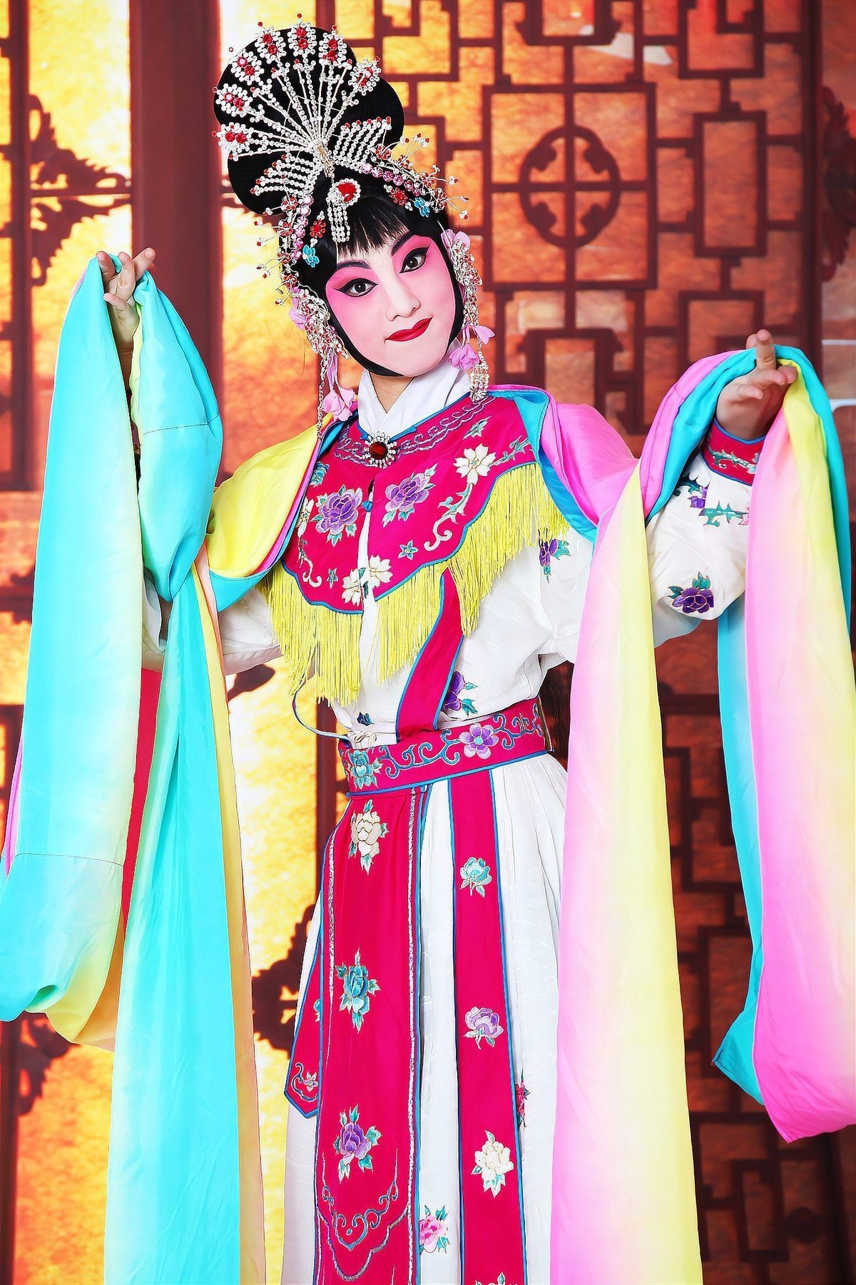 “水池里銀龍魚”在粵語中有何特殊含義？，“水池里銀龍魚”在粵語文化中承載了多重象征意義