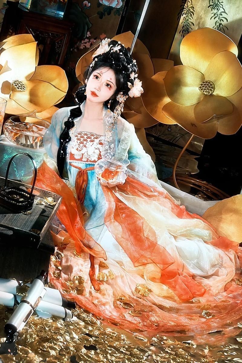 古風(fēng)錦鯉女孩圖片，《古風(fēng)錦鯉女孩圖片》