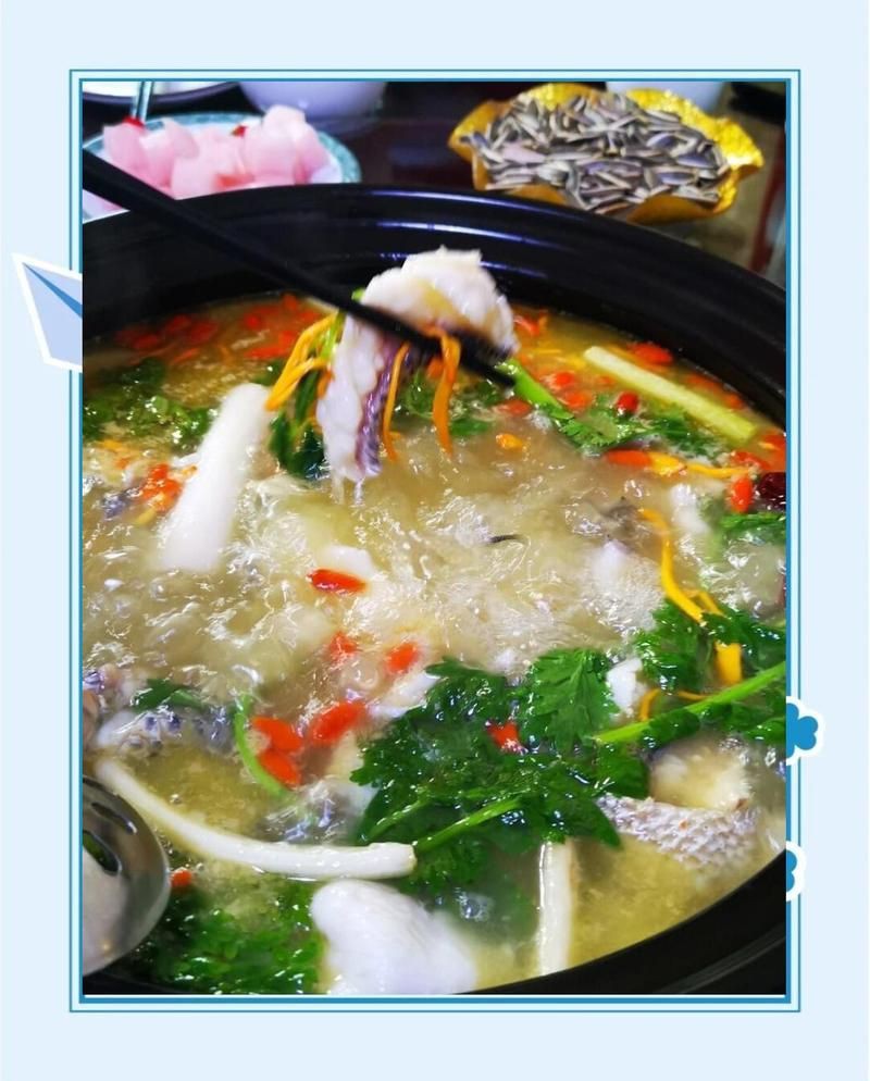 曲靖龍魚店，富源縣宇光鱒龍魚餐館玻璃缸里游弋的羅平龍魚故事