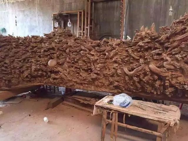 有哪些著名的木雕龍頭作品？，新華社圖片,5000多斤崖柏木頭,大師神雕1000條龍!