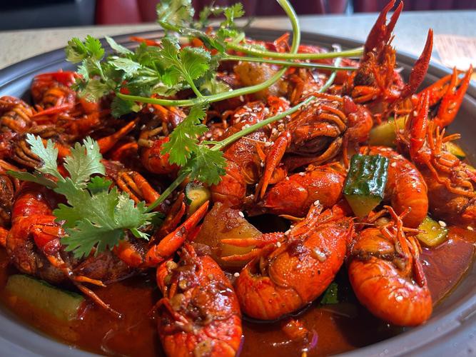 大龍蝦烹飪后的圖片展示，《大龍蝦烹飪后的圖片展示》