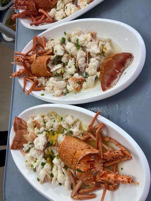 大龍蝦烹飪后的圖片展示，《大龍蝦烹飪后的圖片展示》