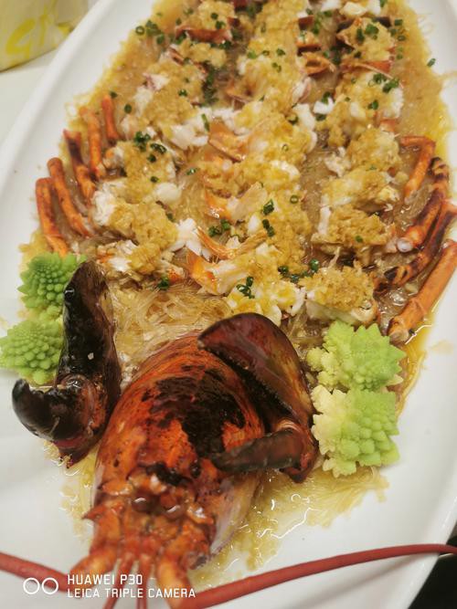 大龍蝦烹飪后的圖片展示，《大龍蝦烹飪后的圖片展示》