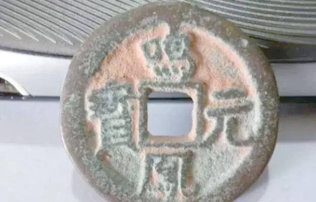 鳳凰元寶圖片，鳳凰元寶作為一種融合傳統(tǒng)文化與現(xiàn)代審美的藝術(shù)形象