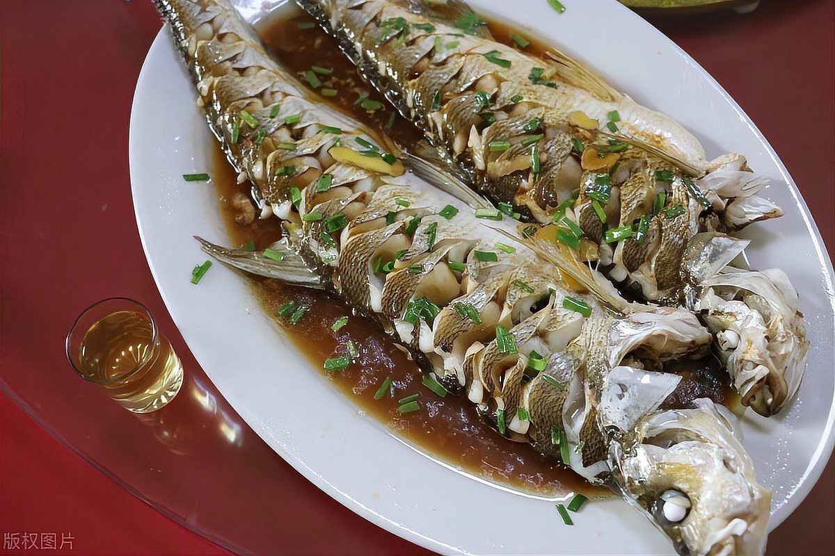 刀魚學名叫什么，五一后少吃鯉魚和草魚,多吃這4種淡水魚,鮮嫩肥美正當時