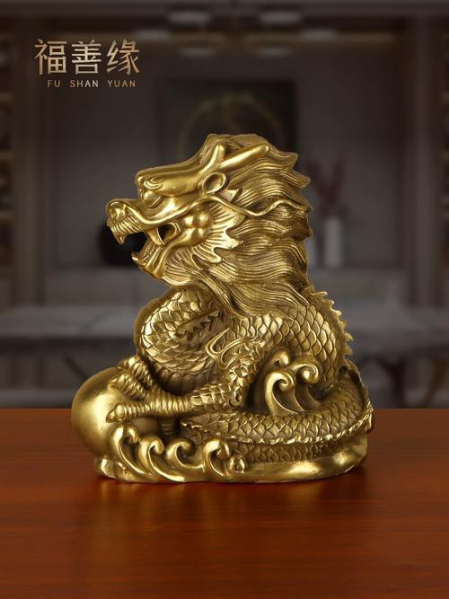 提供幾張龍工藝品的圖片，中華民族的精神圖騰龍主題藝術品：或見矯健游龍盤旋于青玉雕件之上