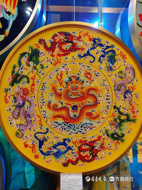 提供幾張龍工藝品的圖片，中華民族的精神圖騰龍主題藝術品：或見矯健游龍盤旋于青玉雕件之上